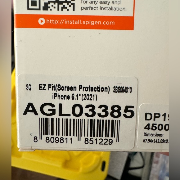 Spigen Glastr EZ Fit Screen Protector Apple 2021 6’1 inch - Picture 2 of 3